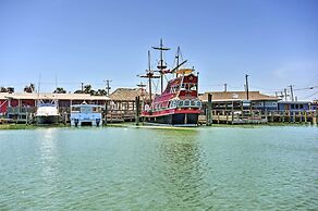 Near Beach & Golfing: Port Aransas Condo w/ Deck
