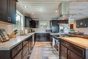 Tranquil Lakefront Cabin: Fire Pit, Grill & Patio