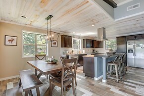 Tranquil Lakefront Cabin: Fire Pit, Grill & Patio