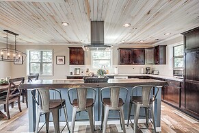 Tranquil Lakefront Cabin: Fire Pit, Grill & Patio