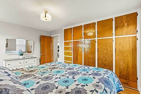 Spacious Family Home w/ Garage Game Room & Office!