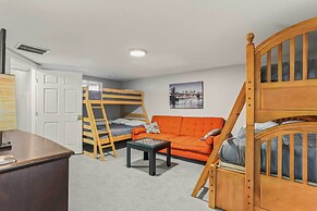 Spacious Family Home w/ Garage Game Room & Office!