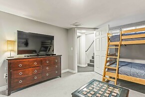 Spacious Family Home w/ Garage Game Room & Office!