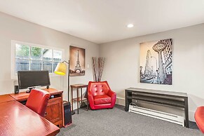 Spacious Family Home w/ Garage Game Room & Office!