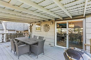 Spacious Family Home w/ Garage Game Room & Office!