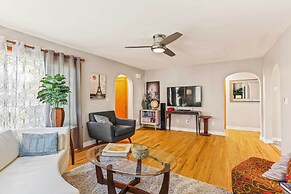 Spacious Family Home w/ Garage Game Room & Office!