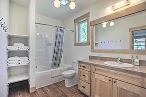 Idyllic Gem: Screened Porch, 1/2 Mi to River!