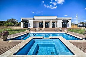 Stunning Ranch Villa: Private Pool & Hot Tub!
