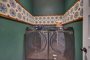 Stunning Ranch Villa: Private Pool & Hot Tub!