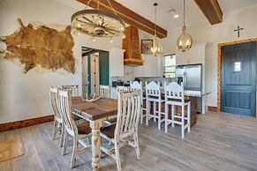 Stunning Ranch Villa: Private Pool & Hot Tub!