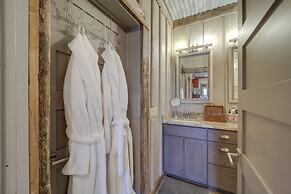 1 Mi to Beech Mtn: Cabin w/ Fire Pit & Bbq!