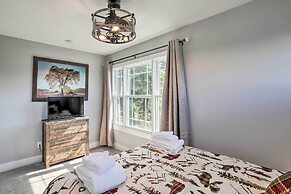 Escape w/ Hot Tub, Mtn Views: 5 Mi to Urban Trail