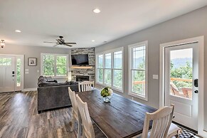 Escape w/ Hot Tub, Mtn Views: 5 Mi to Urban Trail