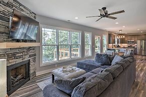 Escape w/ Hot Tub, Mtn Views: 5 Mi to Urban Trail