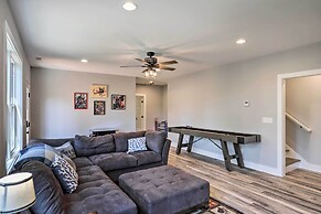 Escape w/ Hot Tub, Mtn Views: 5 Mi to Urban Trail