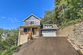 Escape w/ Hot Tub, Mtn Views: 5 Mi to Urban Trail