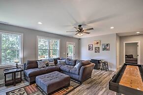 Escape w/ Hot Tub, Mtn Views: 5 Mi to Urban Trail