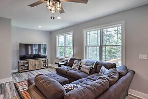 Escape w/ Hot Tub, Mtn Views: 5 Mi to Urban Trail