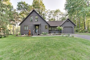 Breezy Point Cabin: Deck w/ Golf Course Views!