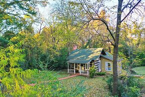 Historic Marshall Log Cabin < 1 Mi to Dtwn!