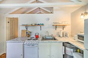 Couples Getaway Near Beaches: Northport Cottage