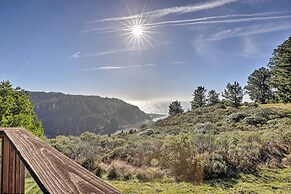 Romantic Ridgetop Escape w/ Hot Tub Near Mendocino