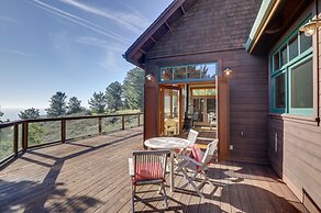 Romantic Ridgetop Escape w/ Hot Tub Near Mendocino