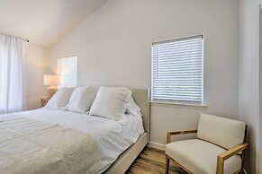 Close to Parks & Brews: Sunny Grants Pass Apt!