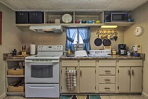 2 Mi to Downtown Knoxville: Cozy Home w/ Patio
