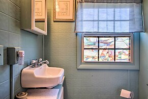 2 Mi to Downtown Knoxville: Cozy Home w/ Patio