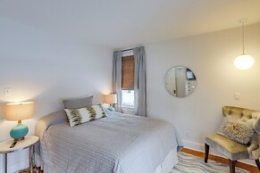 Cozy Cottage in Historic Village: Near Cedar Point