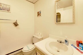 'hannah's Place' - Quaint & Cozy Apt by the Beach!