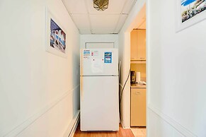 'hannah's Place' - Quaint & Cozy Apt by the Beach!