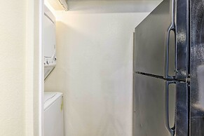 Cozy Irving Condo 15 Mi to Downtown Dallas!