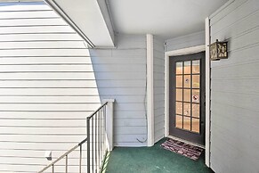 Cozy Irving Condo 15 Mi to Downtown Dallas!