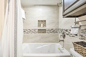 Cozy Irving Condo 15 Mi to Downtown Dallas!