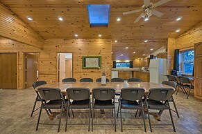Spacious Kansas Retreat: On-site Disc Golf!