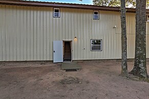 Spacious Kansas Retreat: On-site Disc Golf!