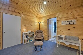 Spacious Kansas Retreat: On-site Disc Golf!
