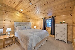 Spacious Kansas Retreat: On-site Disc Golf!
