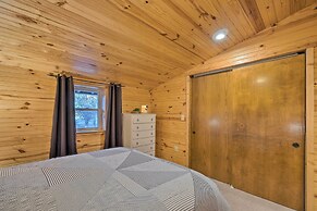 Spacious Kansas Retreat: On-site Disc Golf!