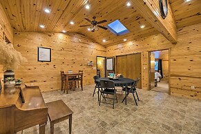Spacious Kansas Retreat: On-site Disc Golf!