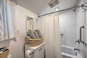 Spacious Kansas Retreat: On-site Disc Golf!