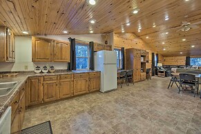 Spacious Kansas Retreat: On-site Disc Golf!