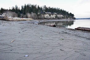 Unique Camano Cabin w/ Mountain + Water Views