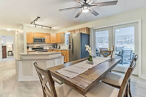 Blakeslee Home w/ Private Hot Tub, 5 Mi to Skiing!