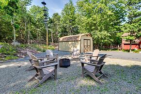Blakeslee Home w/ Private Hot Tub, 5 Mi to Skiing!