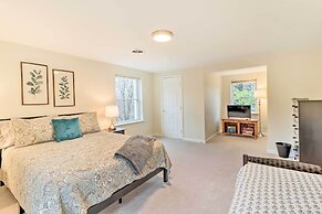 Blakeslee Home w/ Private Hot Tub, 5 Mi to Skiing!