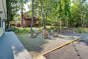 Blakeslee Home w/ Private Hot Tub, 5 Mi to Skiing!