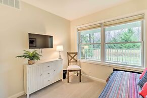 Blakeslee Home w/ Private Hot Tub, 5 Mi to Skiing!